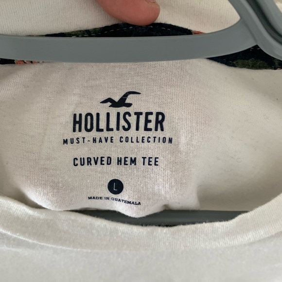 Hollister curved hem t-shirt - Picture 3 of 3
